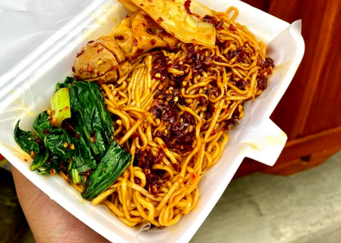 Spot Makan Siang Viral dengan Rasa Autentik, Yuk Berburu Mie Ayam Chili Oil di Jakarta 