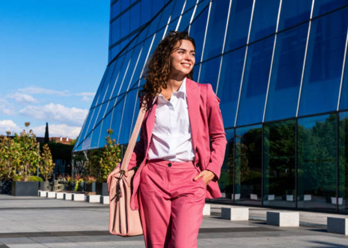 Tampil Feminin dan Cute Dalam Suatu Acara dengan Outfit Kekinian Warna Pink, Cek Inspirasi Lengkapnya
