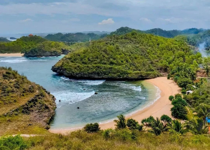 Surganya Pacitan, Wisata Terbaru 2024 Pantai Bercak Panoramanya Seperti Raja Ampat