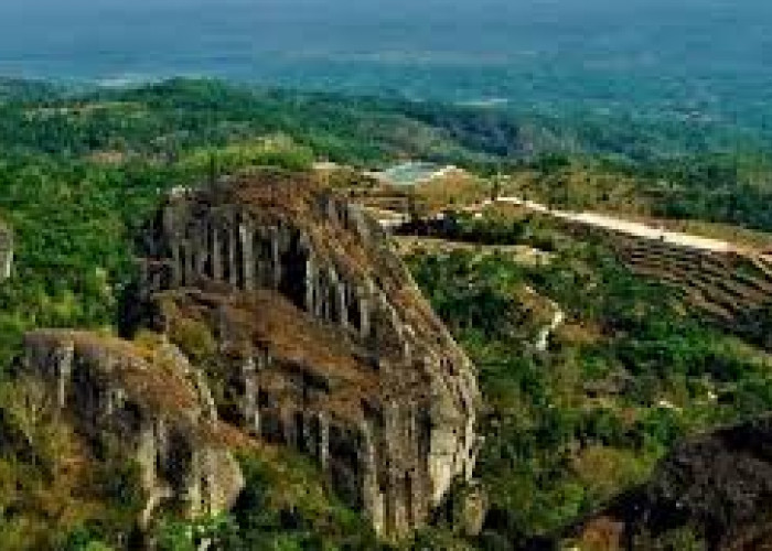 Keindahan Gunung Api Purba Nglanggeran, Tempat Liburan Akhir Tahun Dulunya Berada di Dasar Laut