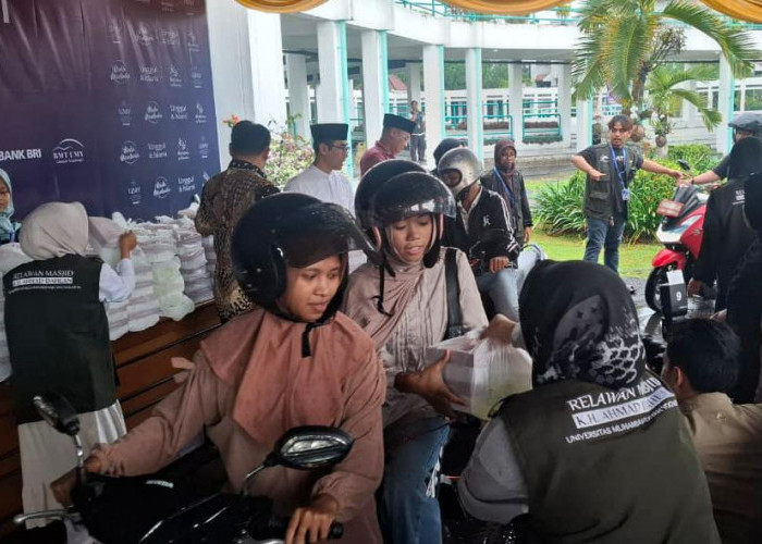 Drive Thru UMY 2026 Bagikan 4.000 Paket per Hari, Mahasiswa Ngaku Hemat Uang Buka Puasa
