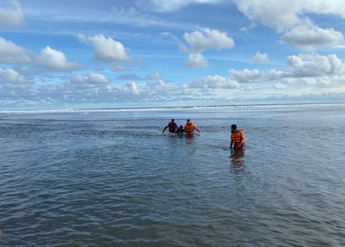 Arus Rip Current Mengintai, Dua Pelajar Hampir Terseret Ombak di Parangtritis