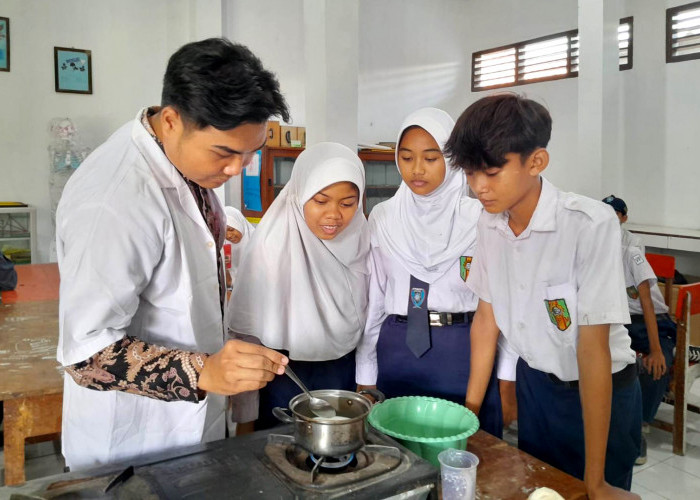 Siswa SMP Muhammadiyah 3 Kota Tegal Praktik Membuat Yoghurt