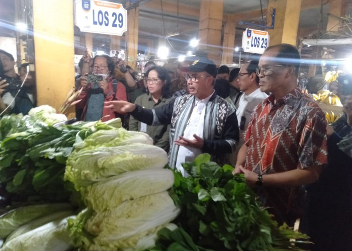  Temui Pedagang di Pasar Beringharjo, Pemkot Yogyakarta Pastikan Tak Terjadi Inflasi 