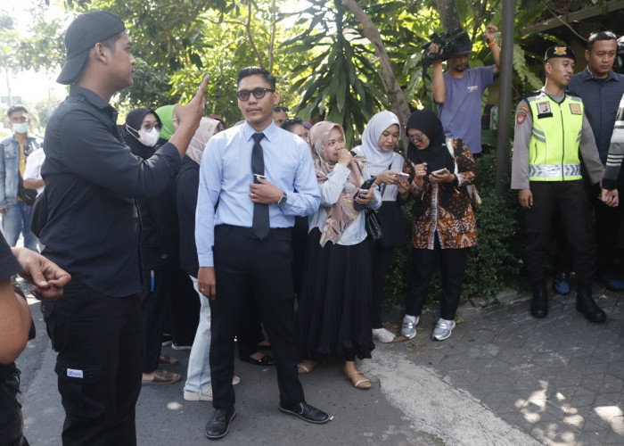 Orang Tua Korban Teriaki Tersangka Saat Rekonstruksi Kasus Daycare Little Aresha Yogyakarta