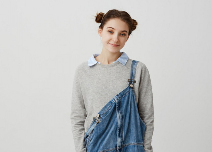 Tawarkan Kepraktisan dan Durabilitas, Inilah 5 Ide Outfit Baju Overall yang Punya Kesan Stylish