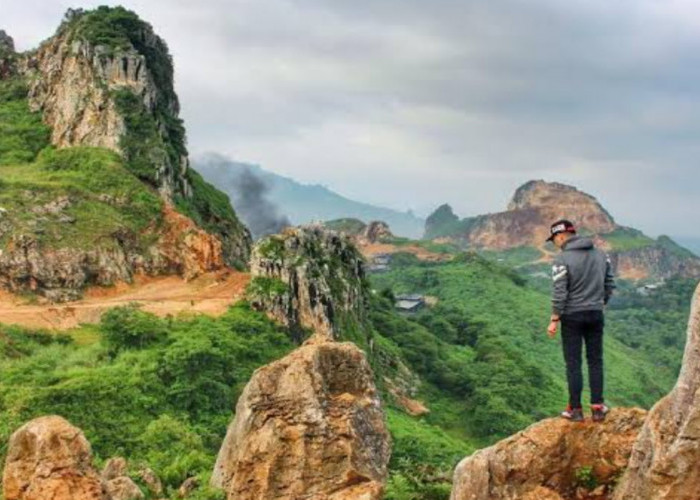 Panorama Estetik Bebatuan Karst, Pesona Wisata Terbaru 2024 Stone Garden Citatah