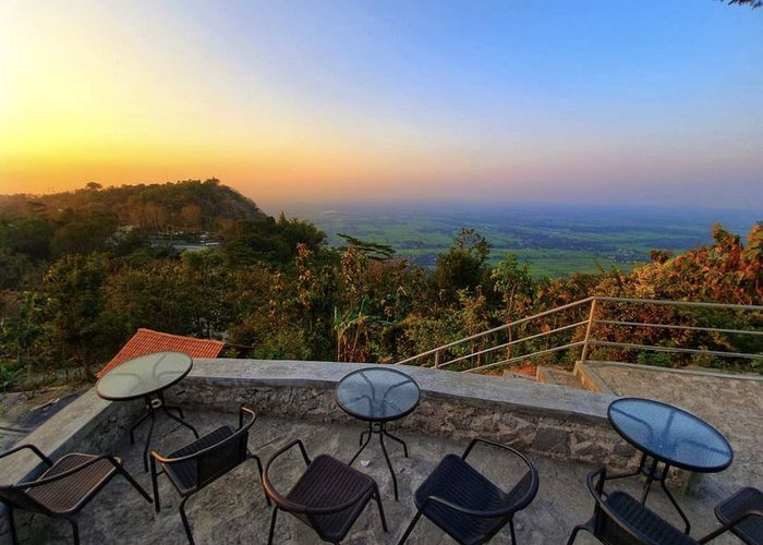 Rekomendasi Tempat Nongkrong Kekinian di Watu Langit Coffee & Resto Khas Jogja