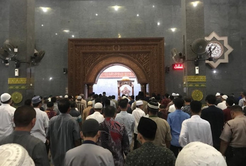 2.500 Jamaah Ikuti Salat Ghaib untuk Eril di Masjid At Taqwa Kota Cirebon, Kang Yani: Insya Allah Eril Syahid