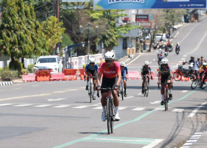 Tim Balap Sepeda Bantul Sabet Dua Emas di Nomor Criterium Porda XVII DIY 2025