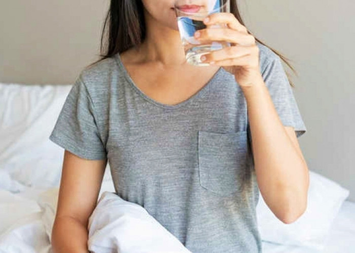 5 Manfaat Mengonsumsi Air Putih Setelah Bangun Tidur, Kamu Wajib Tahu!