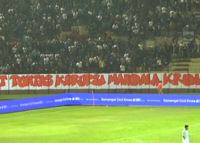 Suporter Bentangkan Spanduk Mandala Krida di Laga PSIM, Ini Respons Liana Tasno dan Hasto Wardoyo 
