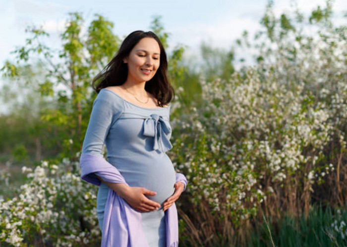 9 Inspirasi Baju Kondangan untuk Ibu Hamil, Tetap Stylish Tanpa Mengorbankan Kenyamanan