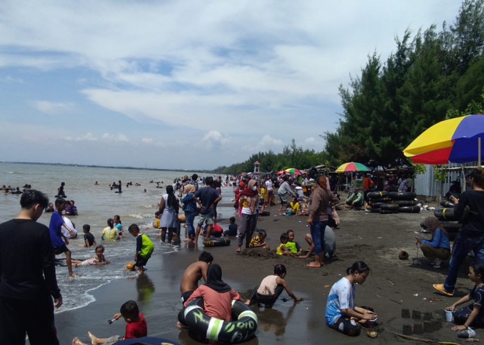 Pengunjung Obyek Wisata di Brebes Membludak, Pedagang Dilarang Getok Harga Selama Libur Lebaran