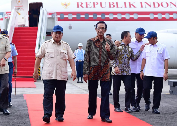 Gubernur DIY Sri Sultan HB X Sambut Presiden Prabowo di Yogyakarta 