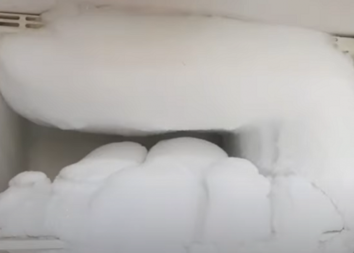 Cara Cepat Dan Aman, Membersihkan Kristal Es Pada Freezer Kulkas Terbaru