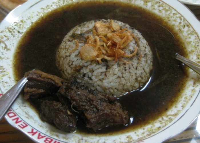 Menjelajahi Kelezatan Kuah Hitam Rawon Surabaya Legendaris Rating 4.5 ke Atas