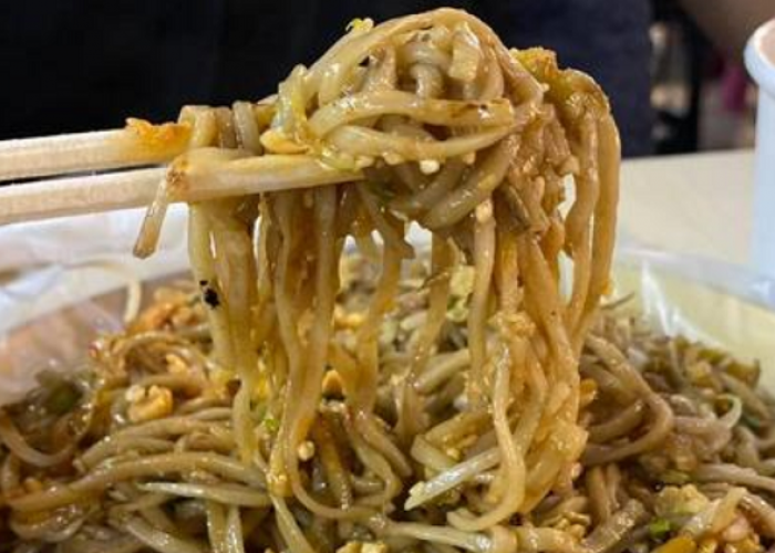 Sensasi Kuliner Fusion Thailand di Pad Mie Siram Blok M