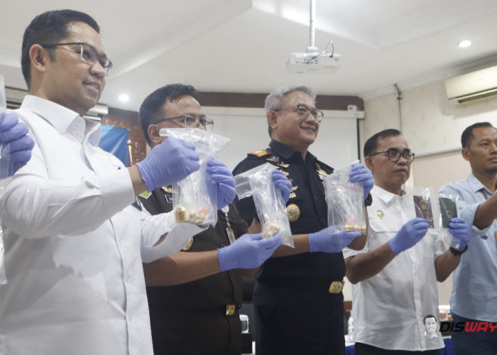 Dua WN Tiongkok Diduga Bawa 4,2 Kg Emas ke Singapura, Nilai Barang Ditaksir Rp11 Miliar
