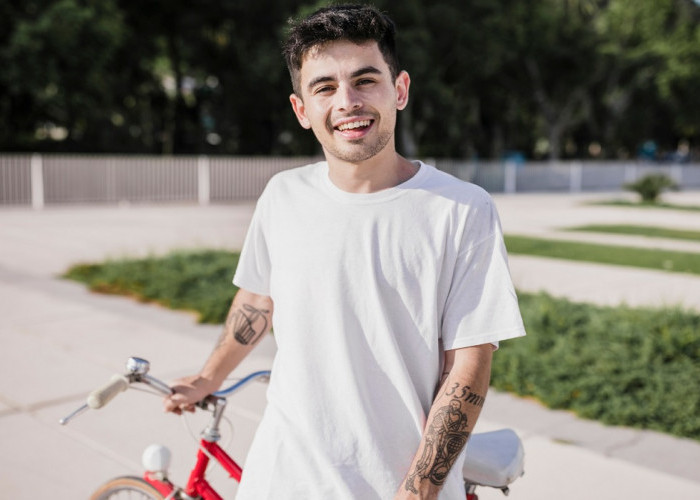 Tampil Simpel dan Elegan, Simak 5 Inspirasi Outfit Style Oversize untuk Pria Tahun 2025