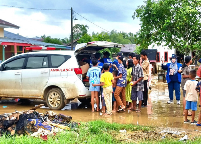 UMY Rescue 2025 Bagikan Susu dan Kue untuk Anak Terdampak Banjir di Langsa Lama Aceh