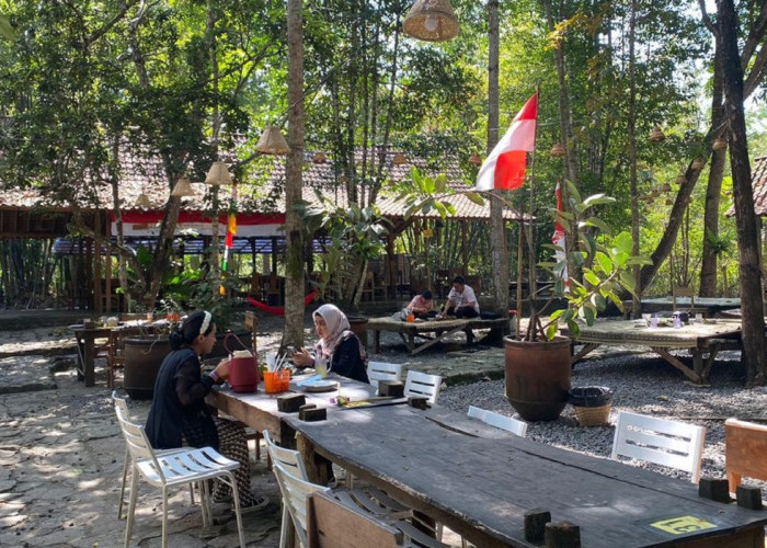 Berkunjung ke Rumah Makan Kandang Ingkung, Tawarkan Cita Rasa Lezat dengan Nuansa Klasik Kental