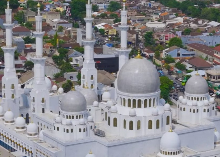 Wisata Terbaru 2024, Masjid Sheikh Zayed Berbalut Religi yang Wajib Dikunjungi di Solo Bikin Batin Adem
