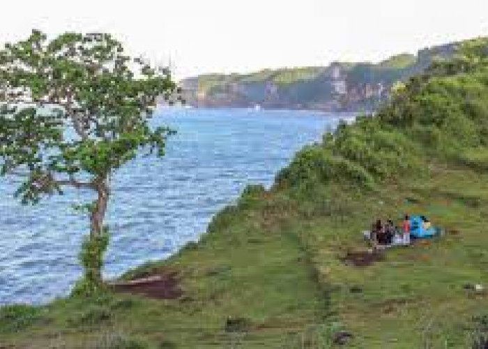 Rekomendasi Tempat Liburan Akhir Tahun Berikan Nuansa Berbeda, Pantai Kesirat Manjakan Mata Cocok Buat Camping