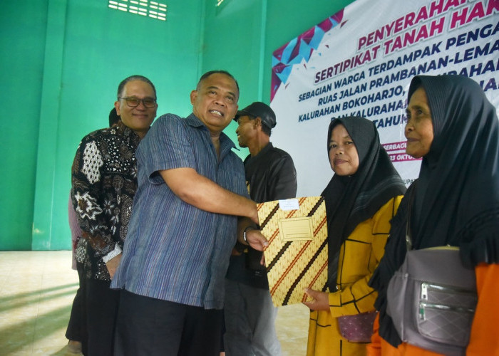 113 Warga Sleman Terima Sertifikat Tanah Ruas Jalan Prambanan–Lemahbang