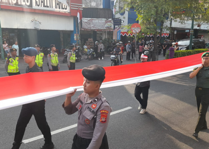 Semarak HUT ke-81 RI, Bendera 481 Meter Dibentangkan dari Tugu hingga Titik Nol Jogja
