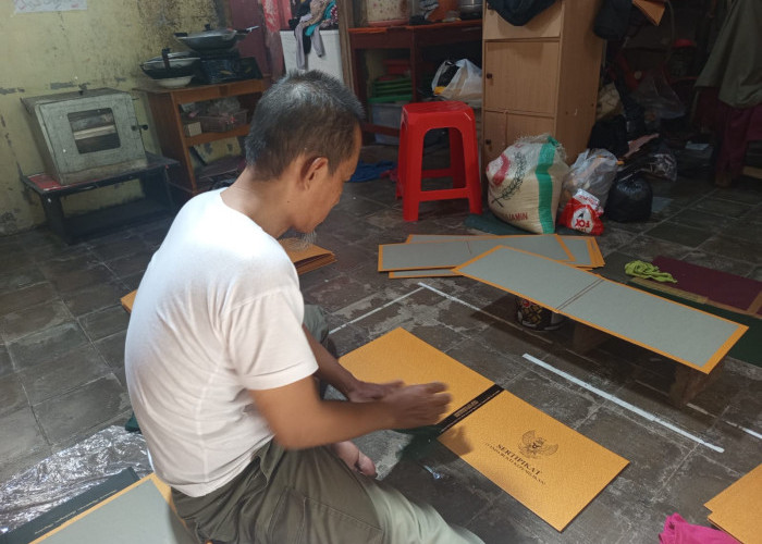 Diterpa Gelombang Digital, Pelaku Usaha Percetakan Bertahan dengan Sentuhan Tangan Manusia