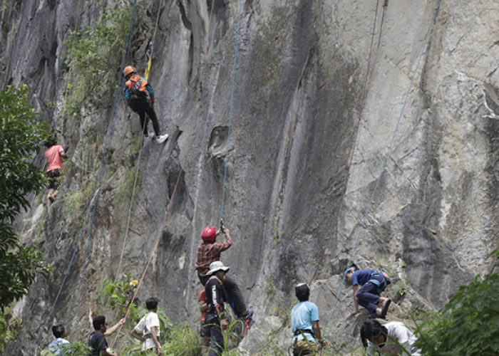 Tantang Adrenalin! Ini Destinasi Wisata Ekstrem Paling Menegangkan di Jawa Barat