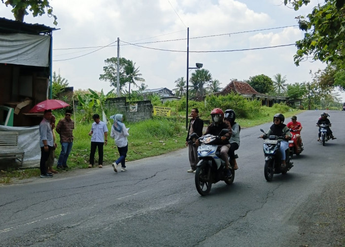 Jalan Sentolo - Pengasih Kerap Tergenang, Warga Keluhkan Rawan Kecelakaan Saat Hujan