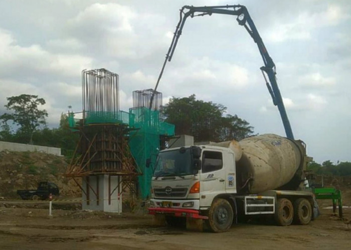 Sudah Sentuh Angka 49 Persen, Proyek Tol Jogja-Solo Seksi 2 Lakukan Pemasangan Girder di Junction Sleman