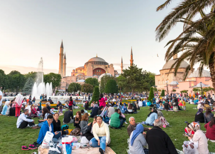Bepergian Selama Bulan Ramadan? Jangan Takut! Terapkan 5 Tips Praktis Ini untuk Melancarkan Puasa