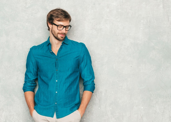 Tonjolkan Siluet Tubuh Elegan, Inilah 5 Rekomendasi Merk Kemeja Pria Keren untuk Gaya Kasual hingga Formal