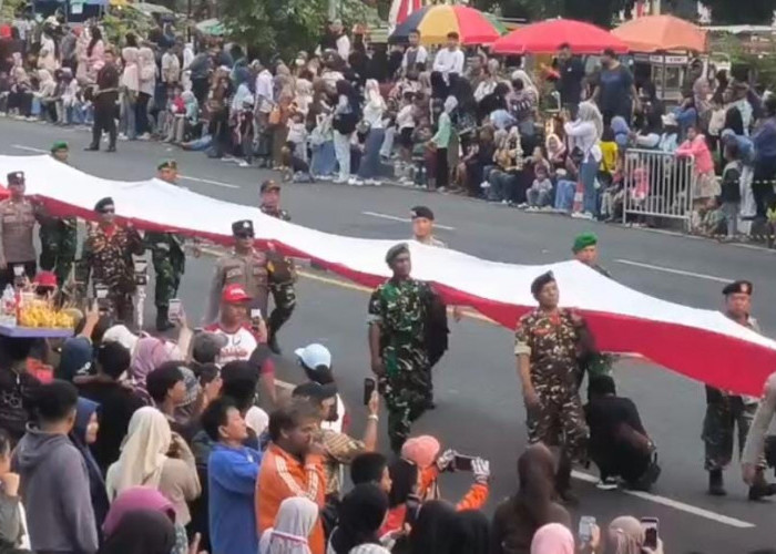 Kemeriahan Parade TNI-Polri dan Atraksi Kopasgat IDME 2026, Ada Bendera Merah Putih 281 Meter