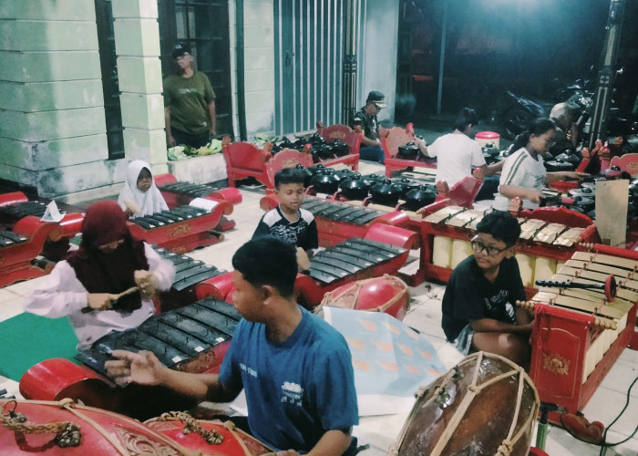 Di Tengah Gempuran Ponsel, Puluhan Anak Kotagede Pilih Menabuh Gamelan