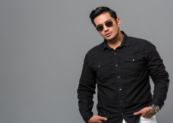 Cocok untuk Acara Kasual hingga Formal, Ini Dia 6 Ide Styling Outfit Pria dengan Kemeja Hitam, Cek Disini