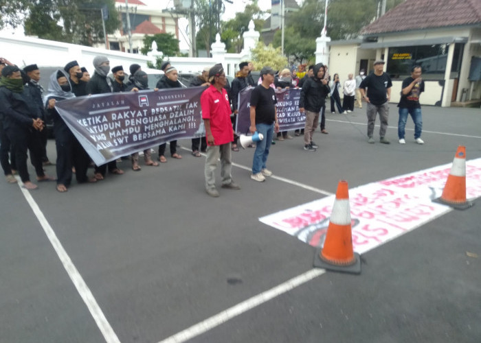 Massa ARPI Demo Kejari Sleman, Desak Ungkap Dalang Korupsi Dana Hibah Pariwisata