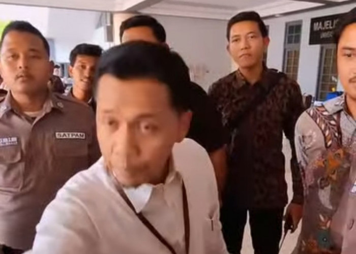Viral!! Wakil Rektor UNY Sebut 'Ini Kotor, Ini Sampah' saat Mahasiswa Berunjuk Rasa