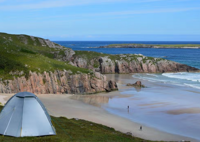 5 Destinasi Wisata Pantai Indah Probolinggo Paling Cocok untuk Kegiatan Camping, Simak Disini