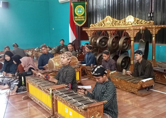 Semarak HUT ke-270 DIY, Siswa SMKN 3 Yogyakarta Lestarikan Budaya dengan Menabuh Gamelan