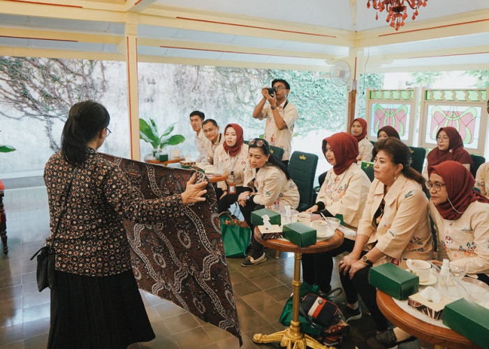 Dekranasda DKI Jakarta Belajar Pengelolaan Batik dan Industri Kreatif DIY
