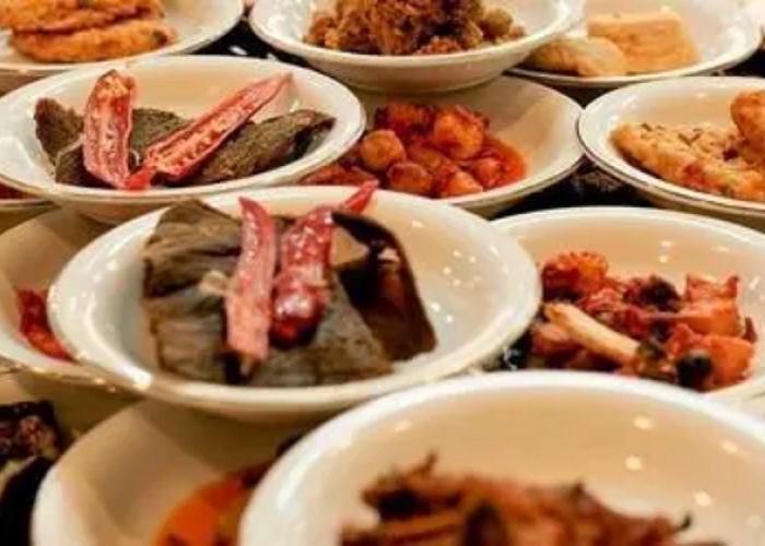 Rekomendasi Tempat Makan Siang Dekat Pelabuhan Merak Terbaik, Seafood Segar Eksotis