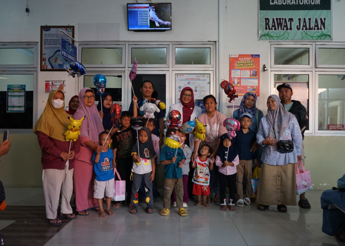 Meriahkan Hari Anak Nasional 2026, RSUD Brebes Bagikan Bingkisan Pada 100 Pasien Anak