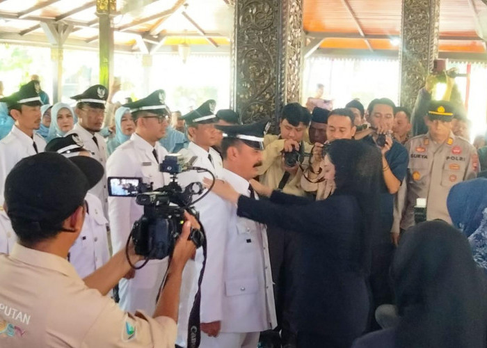 Bupati Brebes Lantik 14 Kades Definitif Pergantian Antar Waktu, Ingatkan Transparansi  Dana Desa