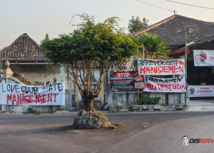 Tiga Kekalahan Beruntun, Suporter PSS Mulai Desak Evaluasi. Spanduk Tuntutan Bertebaran di Sleman