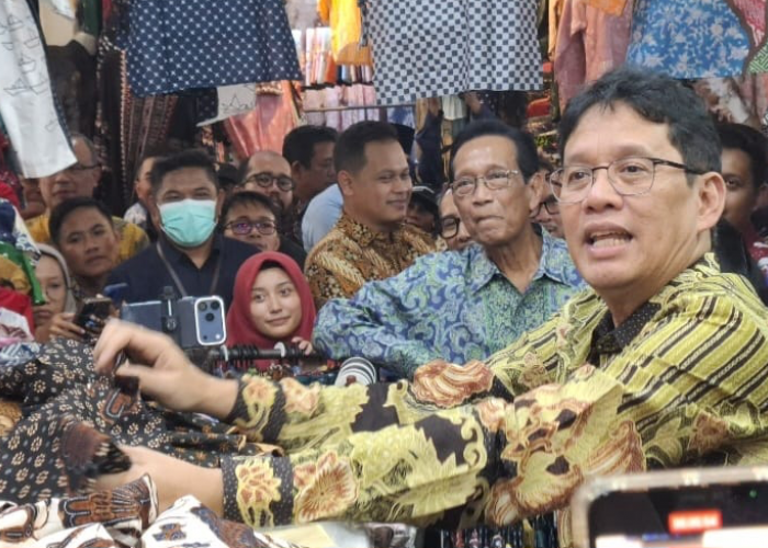 Menkeu Purbaya Kunjungi Pasar Beringharjo, Sebut Omzet Tembus Rp2 Triliun dan Daya Beli Masih Terjaga