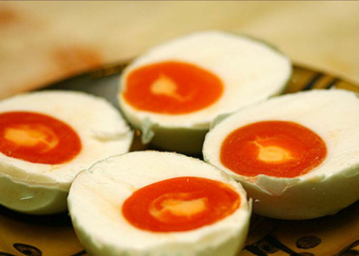 Jangan Takut Bila Kentutmu Bau Karna Makan Telur Asin! Ini 13  Manfaat yang Terkandung, Kamu Wajib Tau!